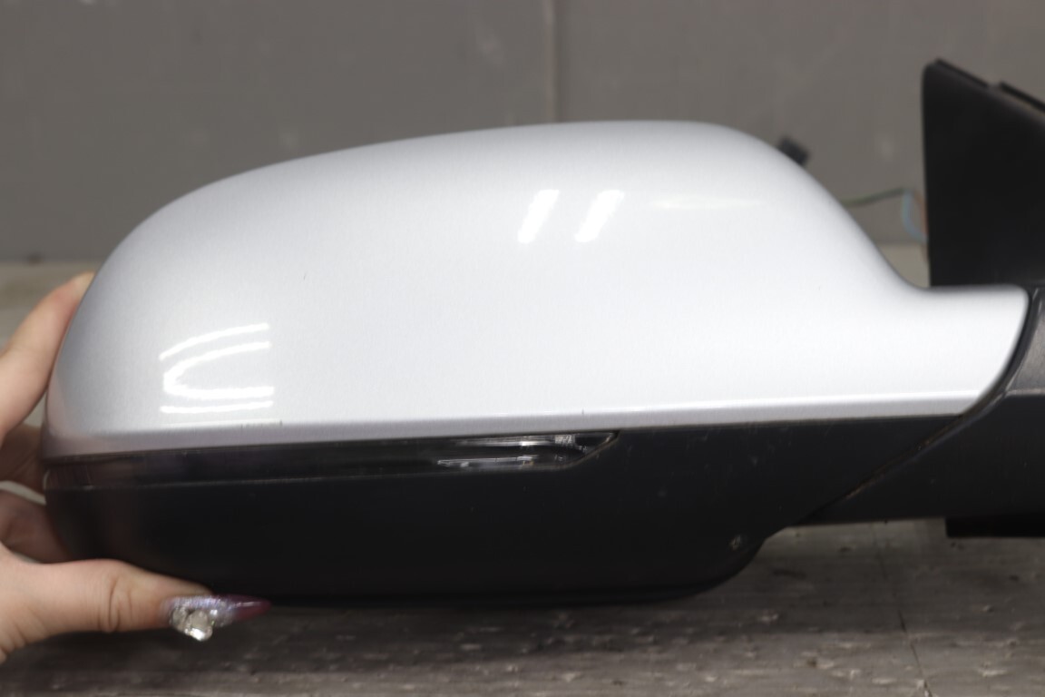 アウディ A4 アバント 1.8T(8KCDH 8K) 右 ドアミラー 電格 10P+2P 10ピン+2ピン ウィンカー ヒーター付 シルバー系 サイドミラー p054096