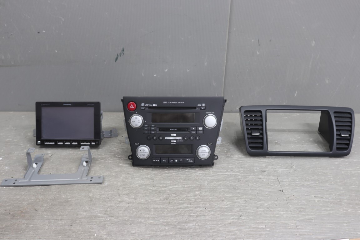 スバル レガシィ アウトバック 3.0R 后期(BPE) GX-204JE オーディオデッキ モニター エアコンスイッチ ステー Y37-1320-00 p054310