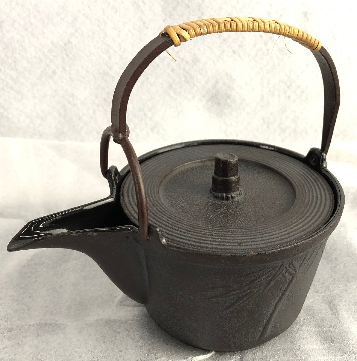 ☆未使用品☆酒器セット 鉄瓶×1 おちょこ×3 人間国宝 高橋敬典 ☆未使用品☆酒器セット 鉄瓶×1 おちょこ×3 人間国宝 高橋敬典