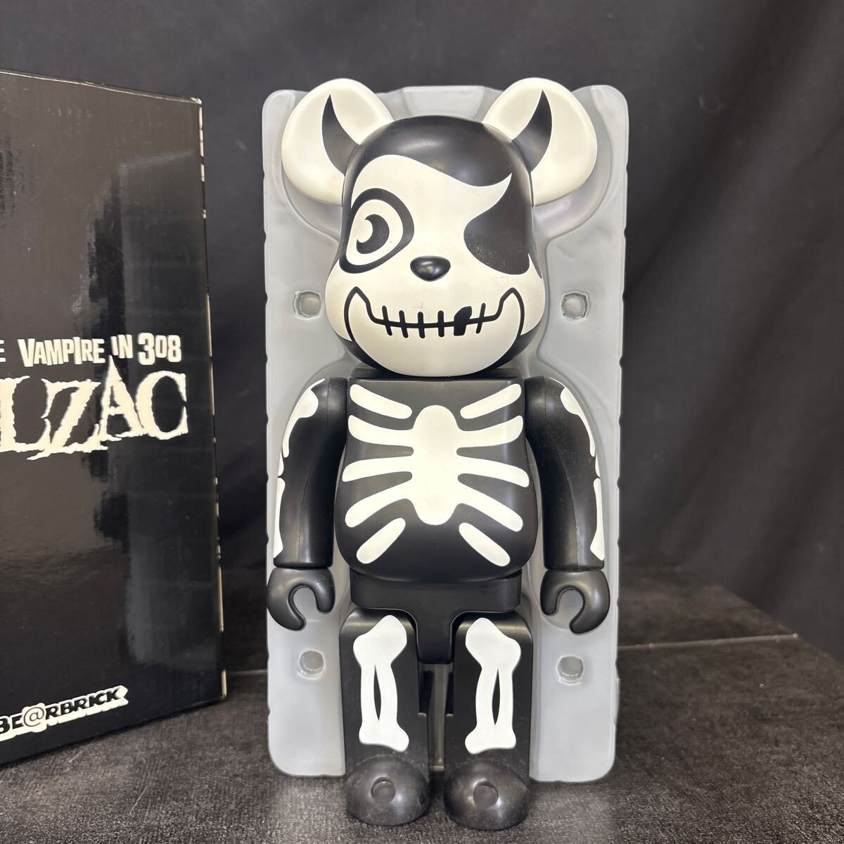 BE@RBRICK ベアブリック ATOM-AGE VAMPIRE IN 308 BALZAC 400 BE@RBRICK ベアブリック ATOM-AGE VAMPIRE IN 308 BALZAC 400