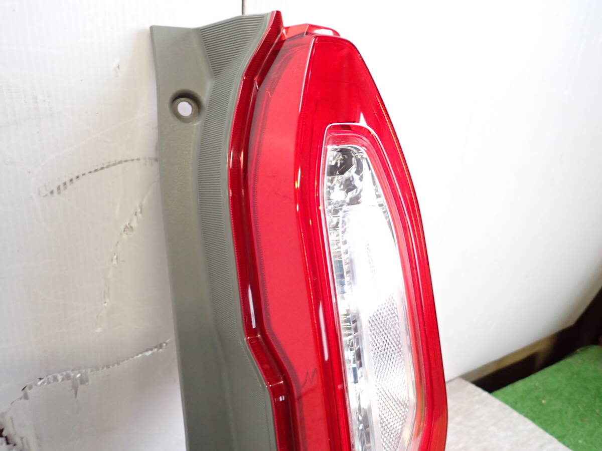 【良品】 JF3/JF4 前期 N-BOX エヌボックス 純正 LED 右 テール ランプ ライト D185?33501-TTA-N01 ～令和2年12月まで【23-520】