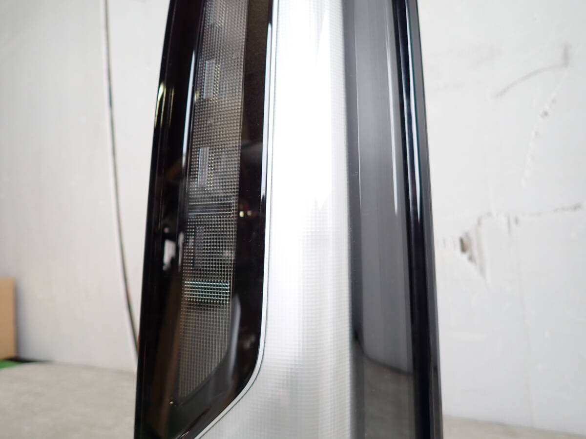 【良品フルLED點燈確認済】 JF5/JF6 N-BOX エヌボックス カスタム 純正 LED 右 テール ランプ ライト D318?33100-TTA-N12【25-405】