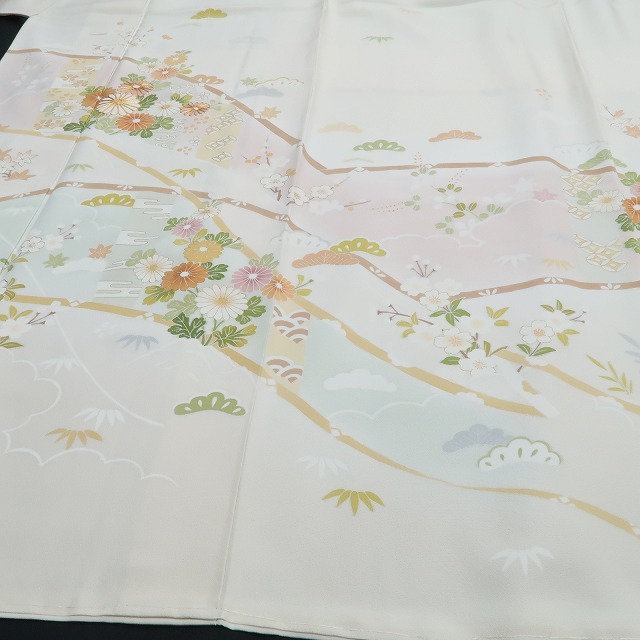 美品 金駒刺繡 着物 作家物落款“雪輪に菊や松竹梅、宝尽くし！”訪問