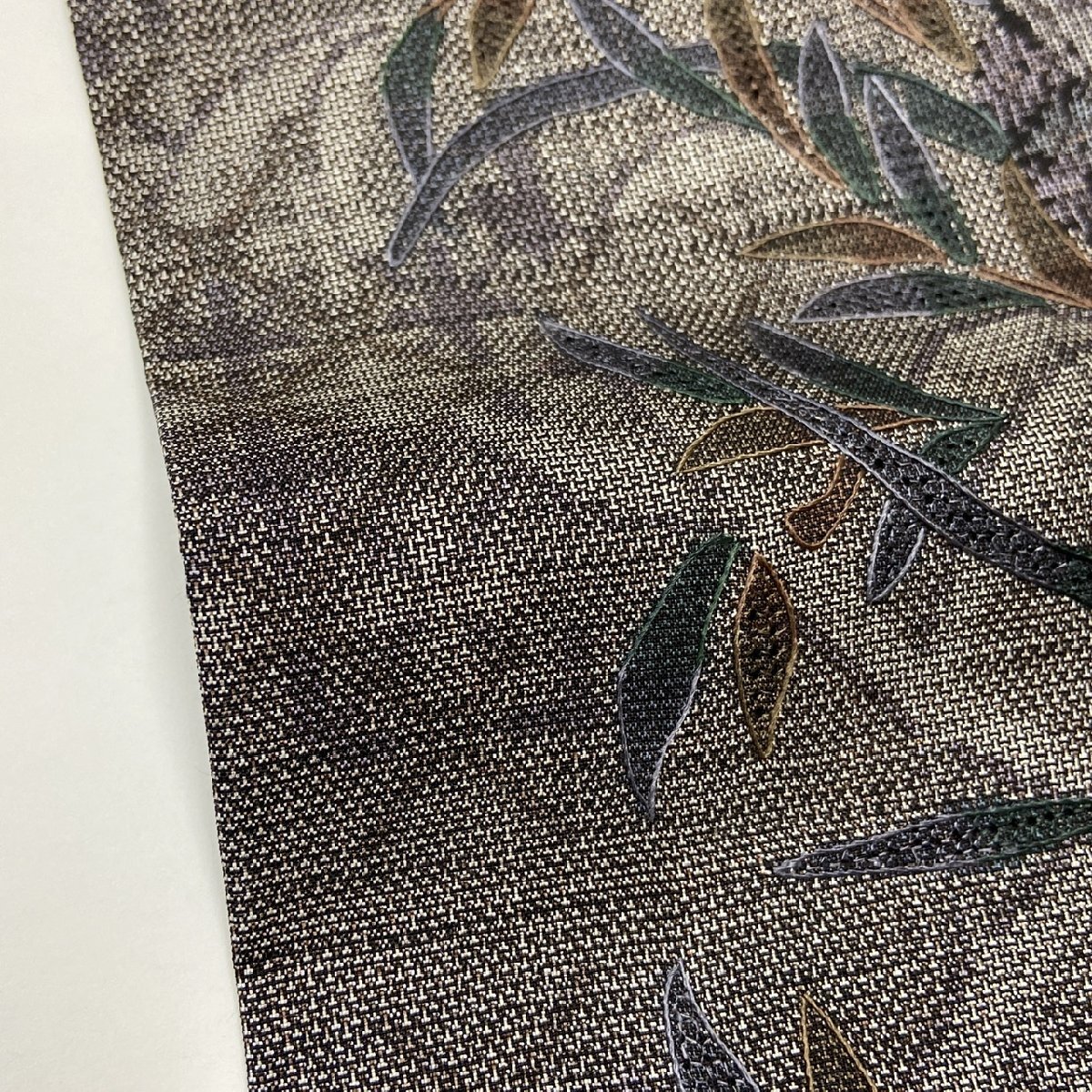 着物月花 仙頭刺繍 蘇州刺繍 9マルキ 品のある花 本場大島紬 着物月花 仙頭刺繍 蘇州刺繍 9マルキ 品のある花 本場大島紬