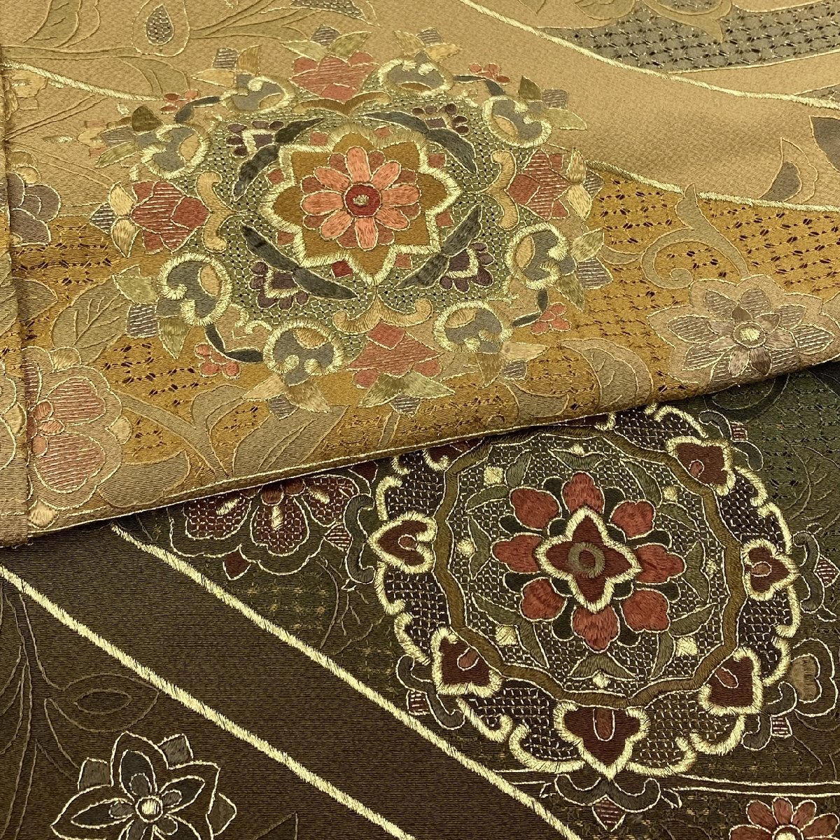 着物月花 総刺繍 仙頭刺繍 蘇州刺繍 ぼかし染 装飾華文様 振袖 着物月花 総刺繍 仙頭刺繍 蘇州刺繍 ぼかし染 装飾華文様 振袖