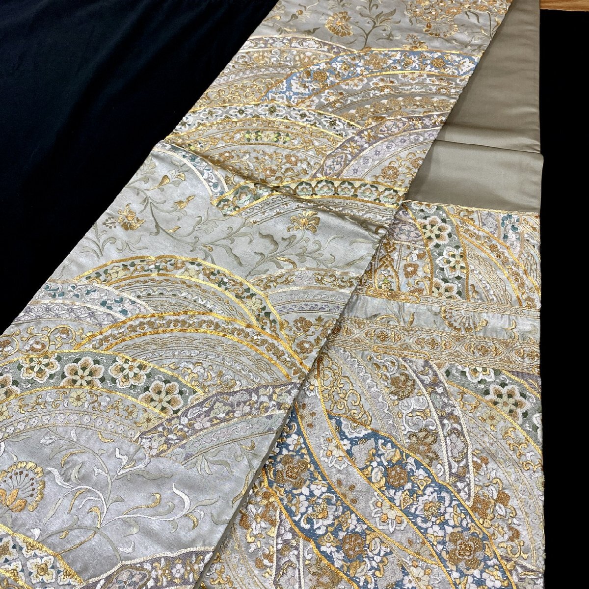 着物月花 総刺繍 相良刺繍 蘇州刺繍 金駒刺繍 引箔 装飾華文様 着物月花 総刺繍 相良刺繍 蘇州刺繍 金駒刺繍 引箔 装飾華文様