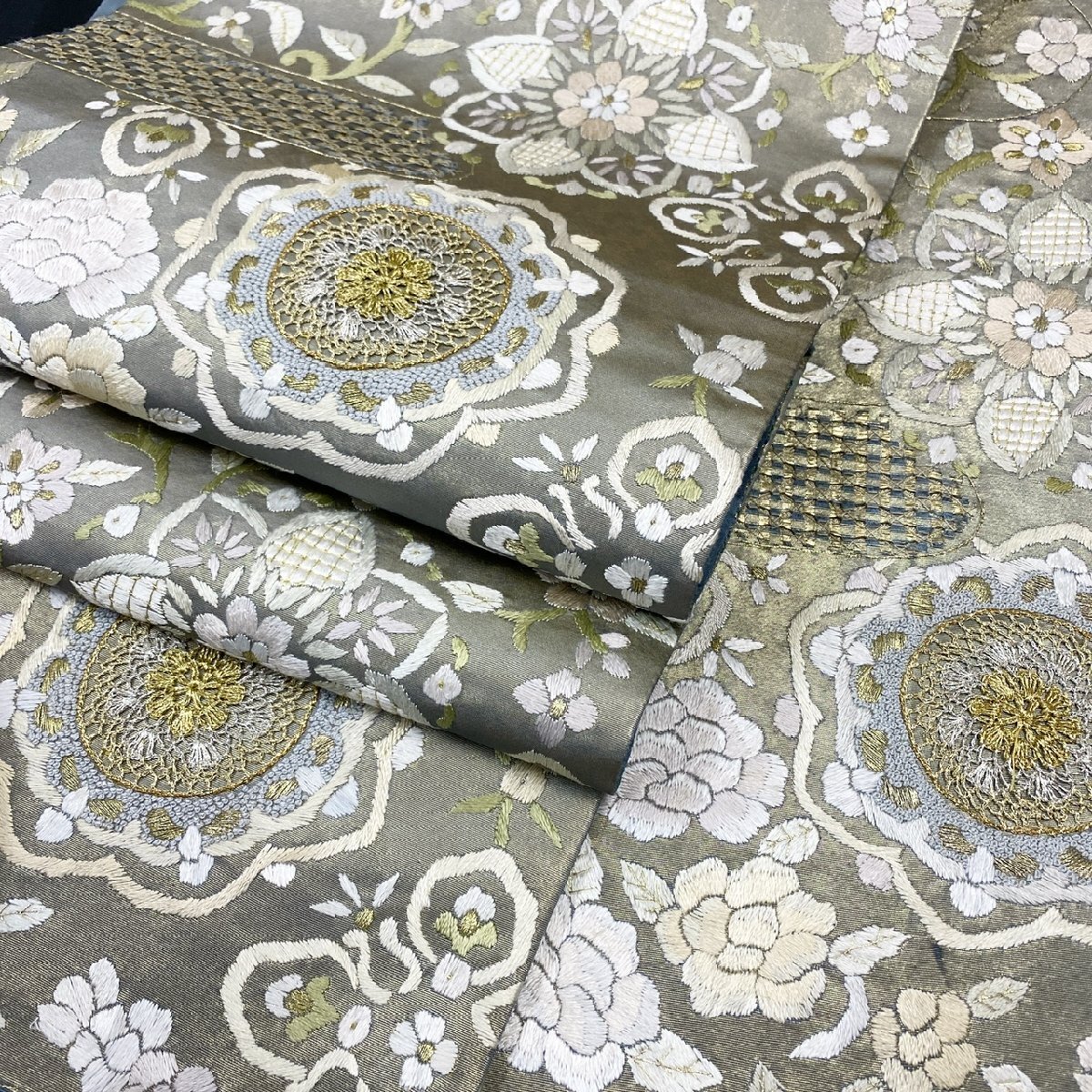 着物月花 三大総刺繍 仙頭刺繍 相良刺繍 蘇州刺繍 引箔 品のある 着物月花 三大総刺繍 仙頭刺繍 相良刺繍 蘇州刺繍 引箔 品のある