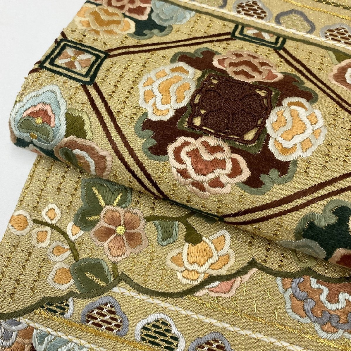 着物月花 総刺繍 蘇州刺繍 仙頭刺繍 金通し 綴れ織 装飾華文様 着物月花 総刺繍 蘇州刺繍 仙頭刺繍 金通し 綴れ織 装飾華文様