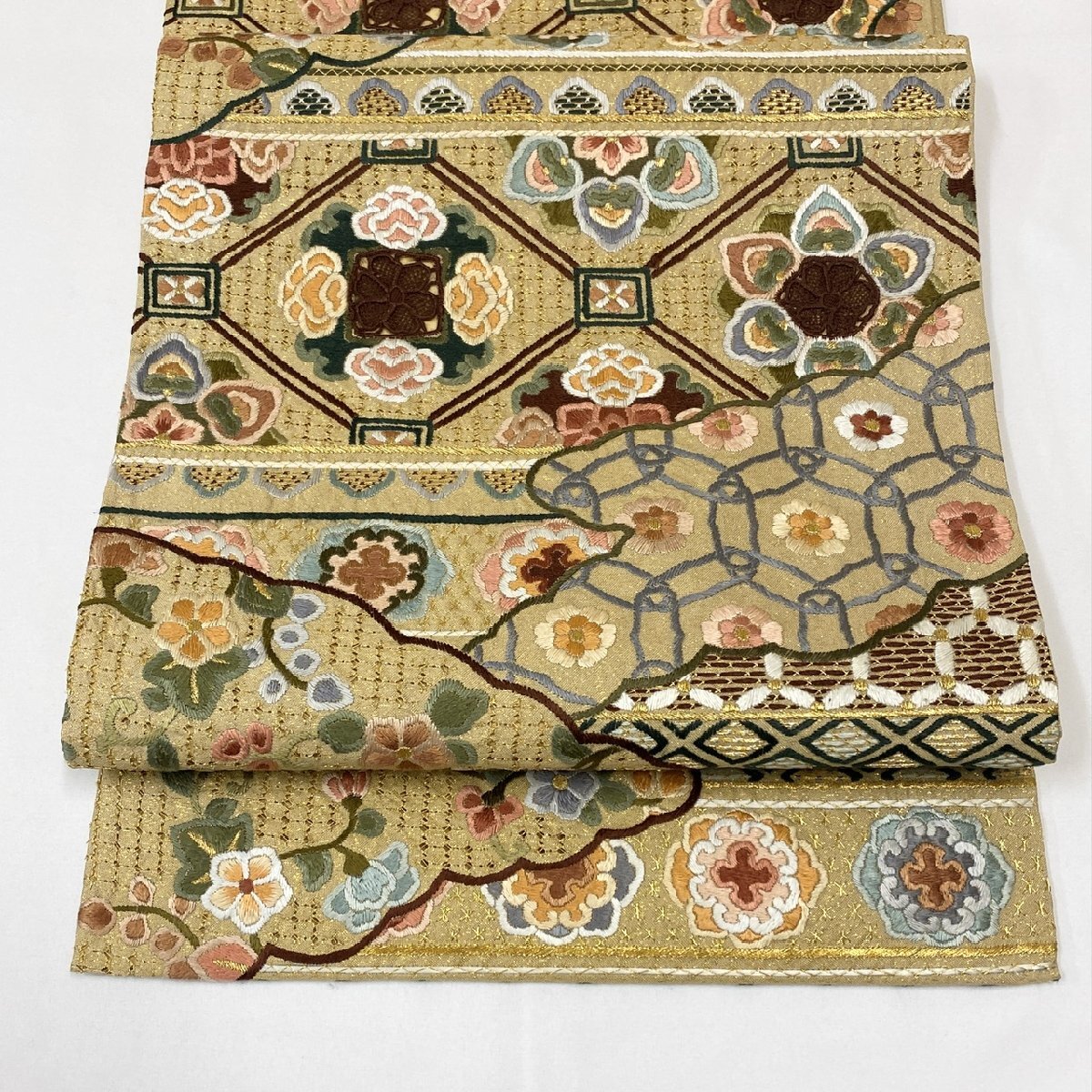 着物月花 総刺繍 蘇州刺繍 仙頭刺繍 金通し 綴れ織 装飾華文様 着物月花 総刺繍 蘇州刺繍 仙頭刺繍 金通し 綴れ織 装飾華文様