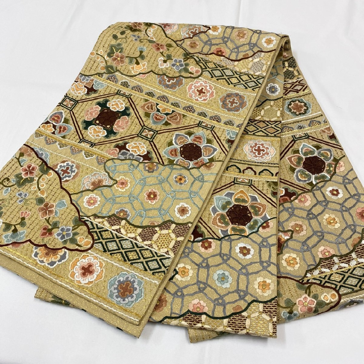 着物月花 総刺繍 蘇州刺繍 仙頭刺繍 金通し 綴れ織 装飾華文様 着物月花 総刺繍 蘇州刺繍 仙頭刺繍 金通し 綴れ織 装飾華文様
