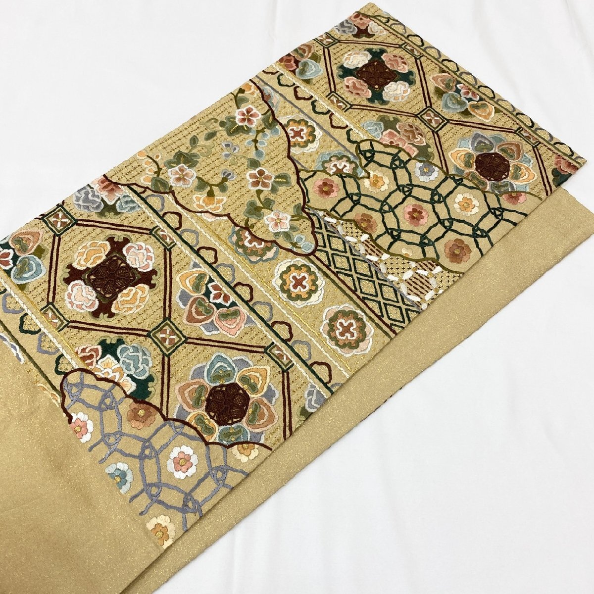 着物月花 総刺繍 蘇州刺繍 仙頭刺繍 金通し 綴れ織 装飾華文様 着物月花 総刺繍 蘇州刺繍 仙頭刺繍 金通し 綴れ織 装飾華文様