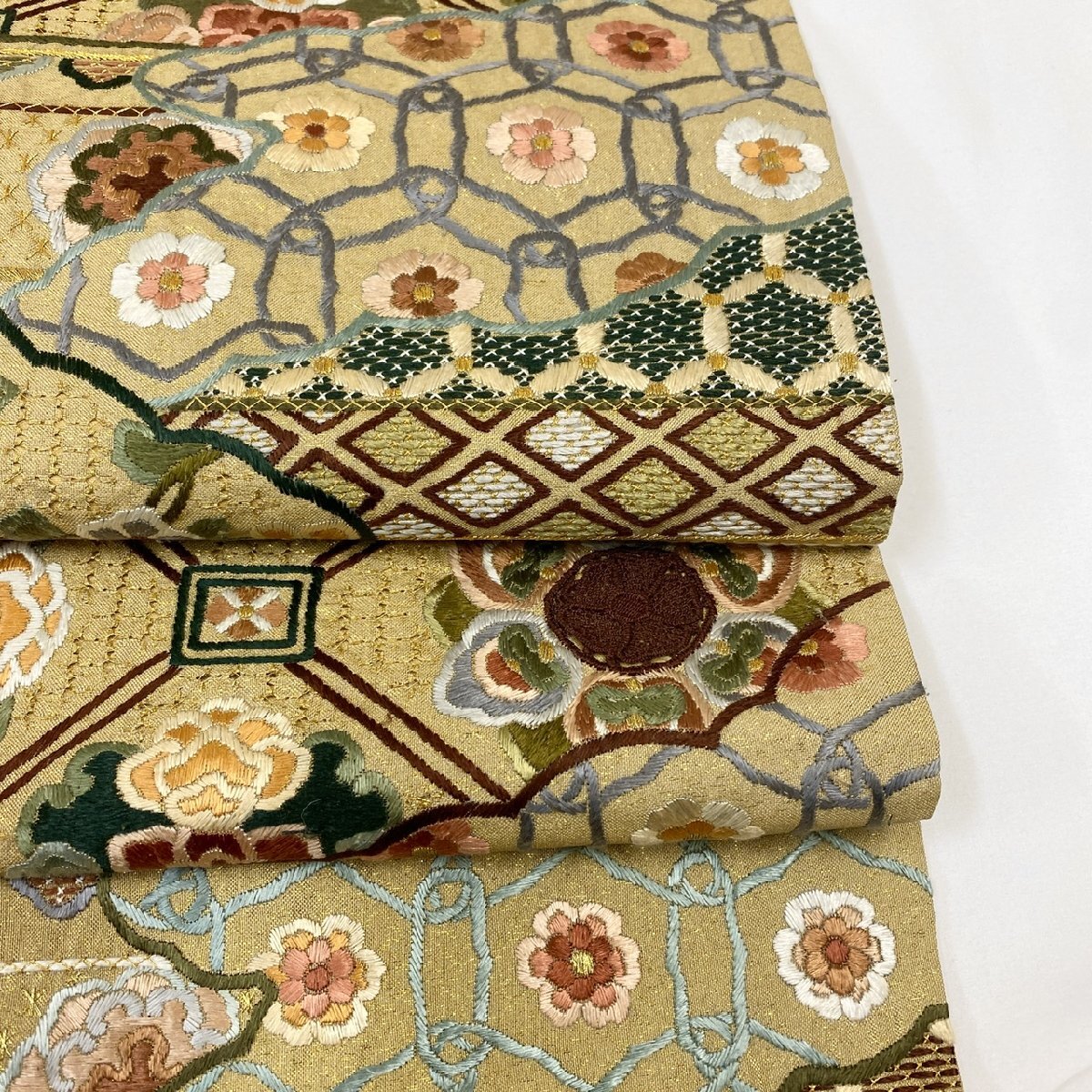 着物月花 総刺繍 蘇州刺繍 仙頭刺繍 金通し 綴れ織 装飾華文様 着物月花 総刺繍 蘇州刺繍 仙頭刺繍 金通し 綴れ織 装飾華文様