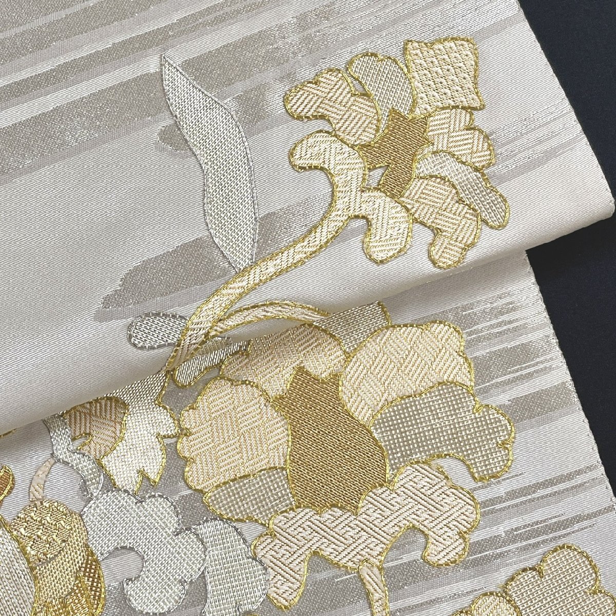 着物月花 金駒刺繍 佐賀錦 鴛鴦 唐花文様 袋帯 お太鼓柄 正絹 金 着物月花 金駒刺繍 佐賀錦 鴛鴦 唐花文様 袋帯 お太鼓柄 正絹 金