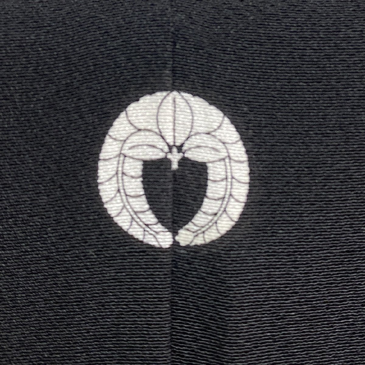 着物月花 作家物 総刺繍 金駒刺繍 蘇州刺繍 波に松 黒留袖 未 着物月花 作家物 総刺繍 金駒刺繍 蘇州刺繍 波に松 黒留袖 未