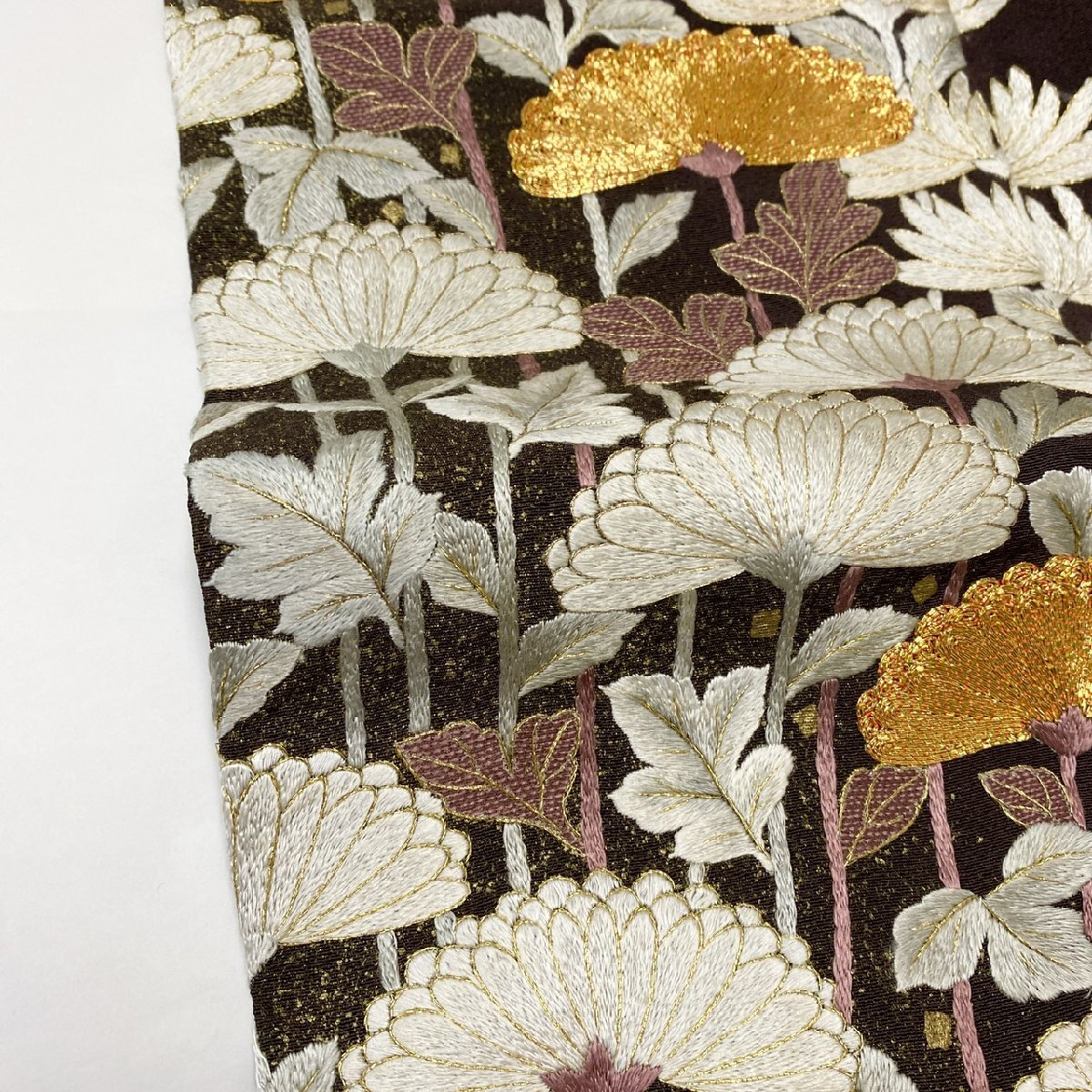 着物月花 総刺繍 蘇州刺繍 金駒刺繍 品のある花 色留袖 正絹 着物月花 総刺繍 蘇州刺繍 金駒刺繍 品のある花 色留袖 正絹