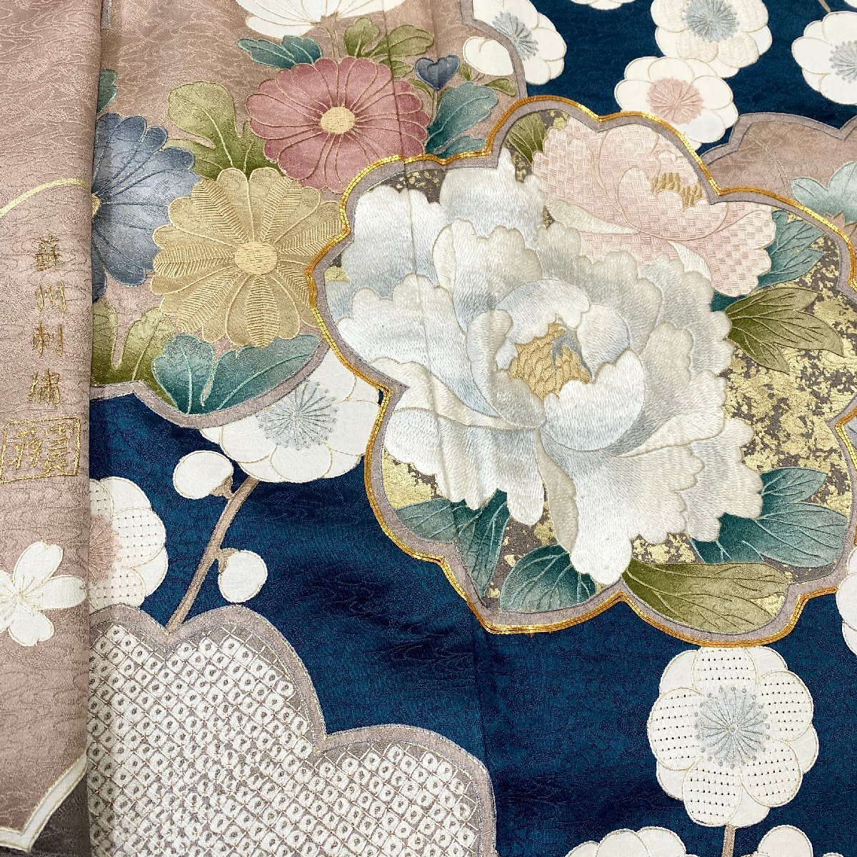 着物月花 工藝美術大師 中国人間国宝 将雪英 蘇州刺繍 相良刺繍 着物月花 工藝美術大師 中国人間国宝 将雪英 蘇州刺繍 相良刺繍