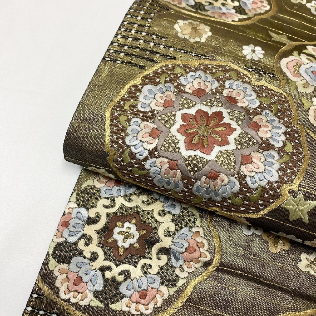 着物月花 三大総刺繍 相良刺繍 蘇州刺繍 仙頭刺繍 引箔 華文様 着物月花 三大総刺繍 相良刺繍 蘇州刺繍 仙頭刺繍 引箔 華文様