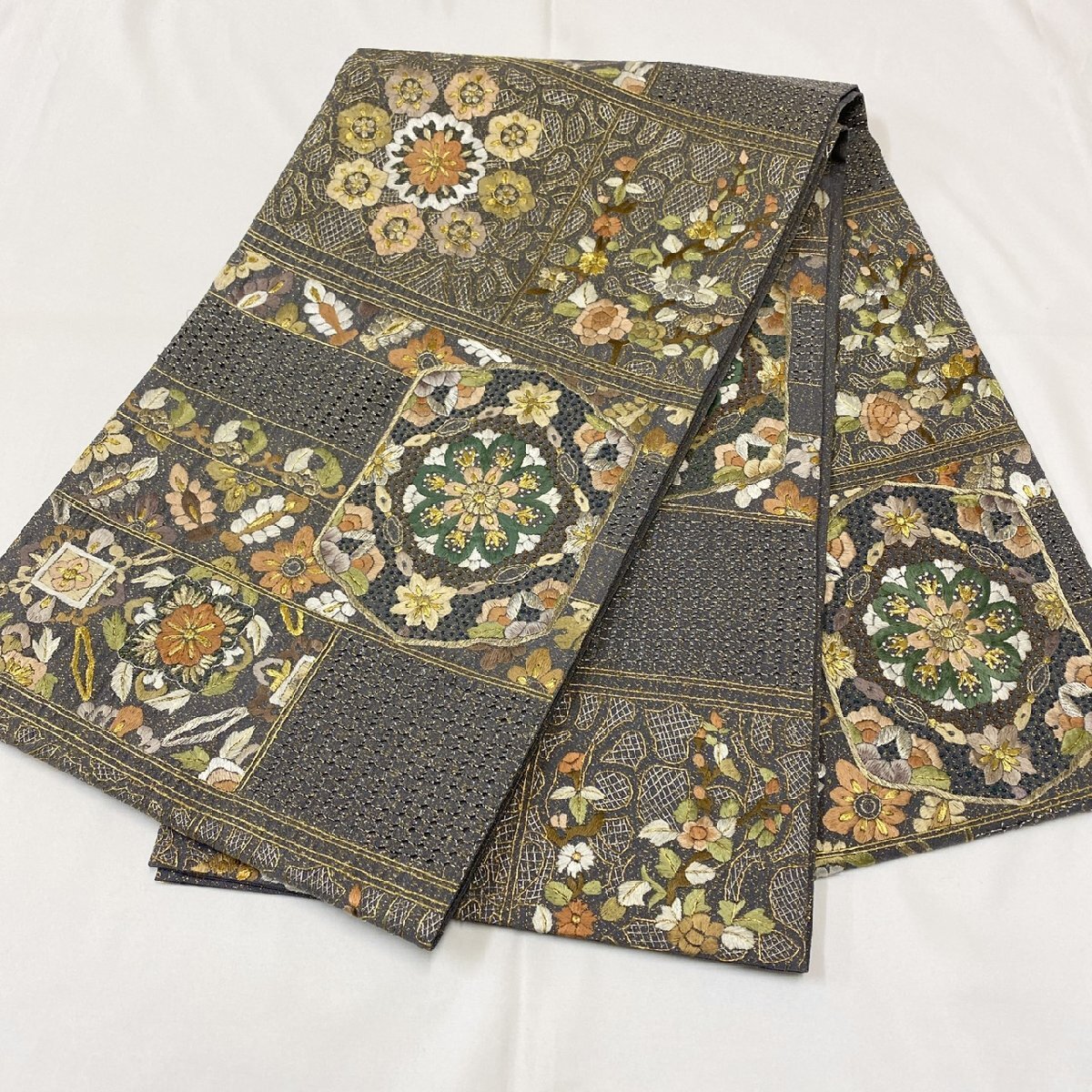 着物月花 三大総刺繍 相良刺繍 蘇州刺繍 仙頭刺繍 銀通し 綴れ織 着物月花 三大総刺繍 相良刺繍 蘇州刺繍 仙頭刺繍 銀通し 綴れ織