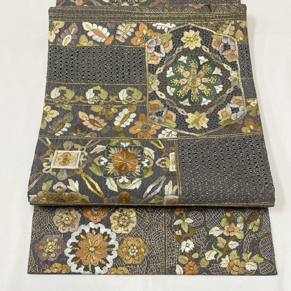 着物月花 三大総刺繍 相良刺繍 蘇州刺繍 仙頭刺繍 銀通し 綴れ織 着物月花 三大総刺繍 相良刺繍 蘇州刺繍 仙頭刺繍 銀通し 綴れ織