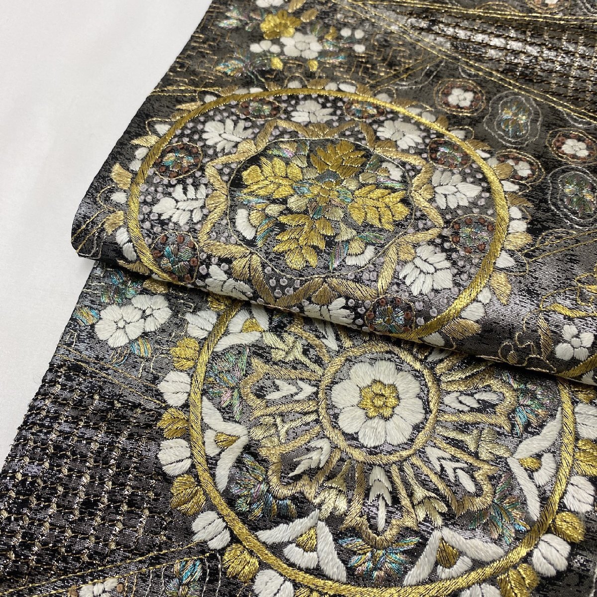 着物月花 三大総刺繍 相良刺繍 蘇州刺繍 仙頭刺繍 引箔 華文様 着物月花 三大総刺繍 相良刺繍 蘇州刺繍 仙頭刺繍 引箔 華文様
