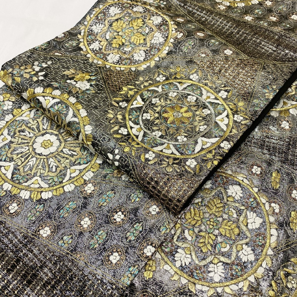 着物月花 三大総刺繍 相良刺繍 蘇州刺繍 仙頭刺繍 引箔 華文様 着物月花 三大総刺繍 相良刺繍 蘇州刺繍 仙頭刺繍 引箔 華文様