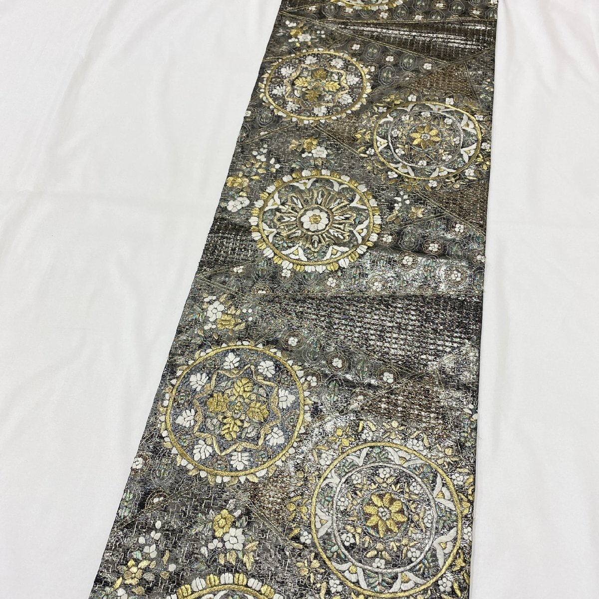 着物月花 三大総刺繍 相良刺繍 蘇州刺繍 仙頭刺繍 引箔 華文様 着物月花 三大総刺繍 相良刺繍 蘇州刺繍 仙頭刺繍 引箔 華文様