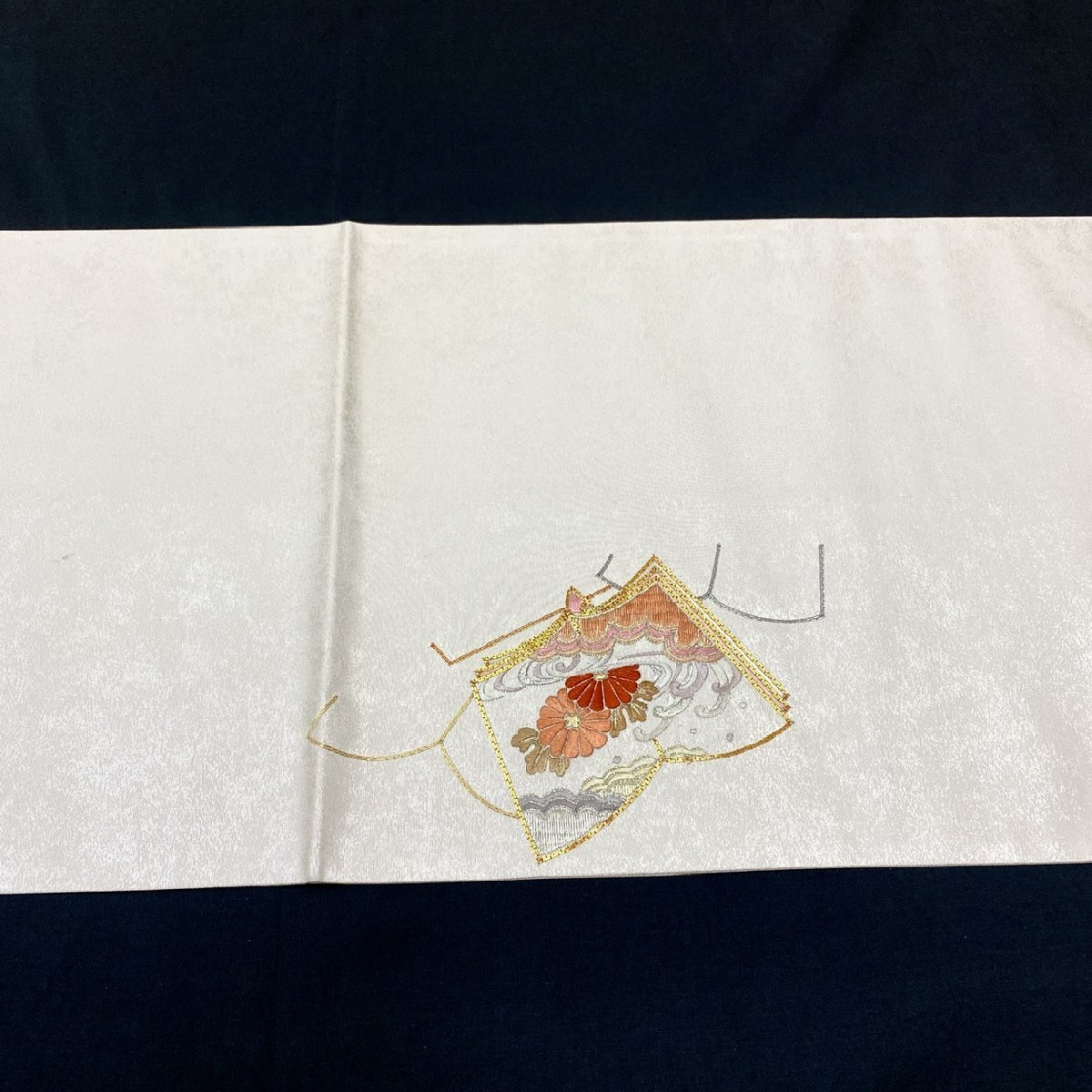着物月花 総刺繍 金駒刺繍 蘇州刺繍 引箔 冊子文様 袋帯 お太鼓 着物月花 総刺繍 金駒刺繍 蘇州刺繍 引箔 冊子文様 袋帯 お太鼓
