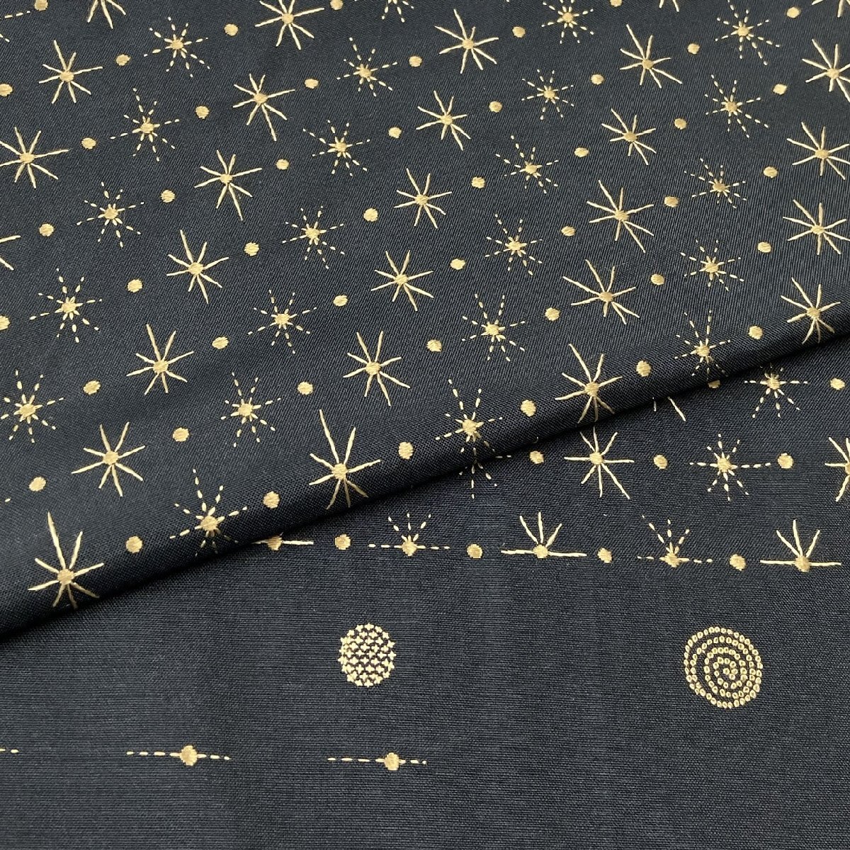 着物月花 総刺繍 相良刺繍 蘇州刺繍 装飾文様 紬訪問着 正絹 着物月花 総刺繍 相良刺繍 蘇州刺繍 装飾文様 紬訪問着 正絹