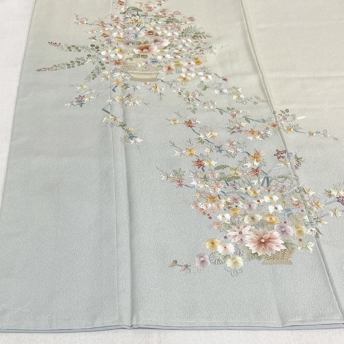 着物月花 総刺繍 相良刺繍 蘇州刺繍 品のある花 訪問着 正絹 着物月花 総刺繍 相良刺繍 蘇州刺繍 品のある花 訪問着 正絹