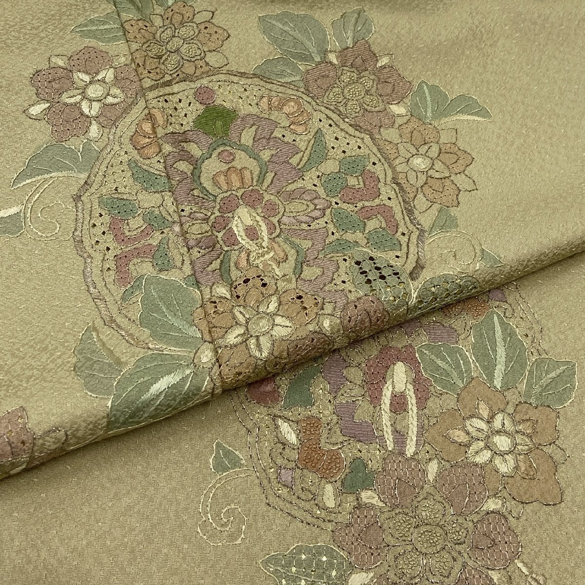 着物月花 三大総刺繍 相良刺繍 仙頭刺繍 蘇州刺繍 品のある花 着物月花 三大総刺繍 相良刺繍 仙頭刺繍 蘇州刺繍 品のある花