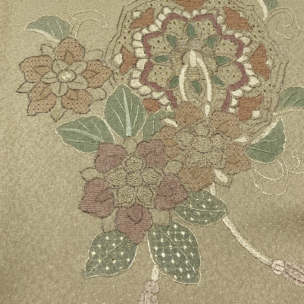 着物月花 三大総刺繍 相良刺繍 仙頭刺繍 蘇州刺繍 品のある花 着物月花 三大総刺繍 相良刺繍 仙頭刺繍 蘇州刺繍 品のある花