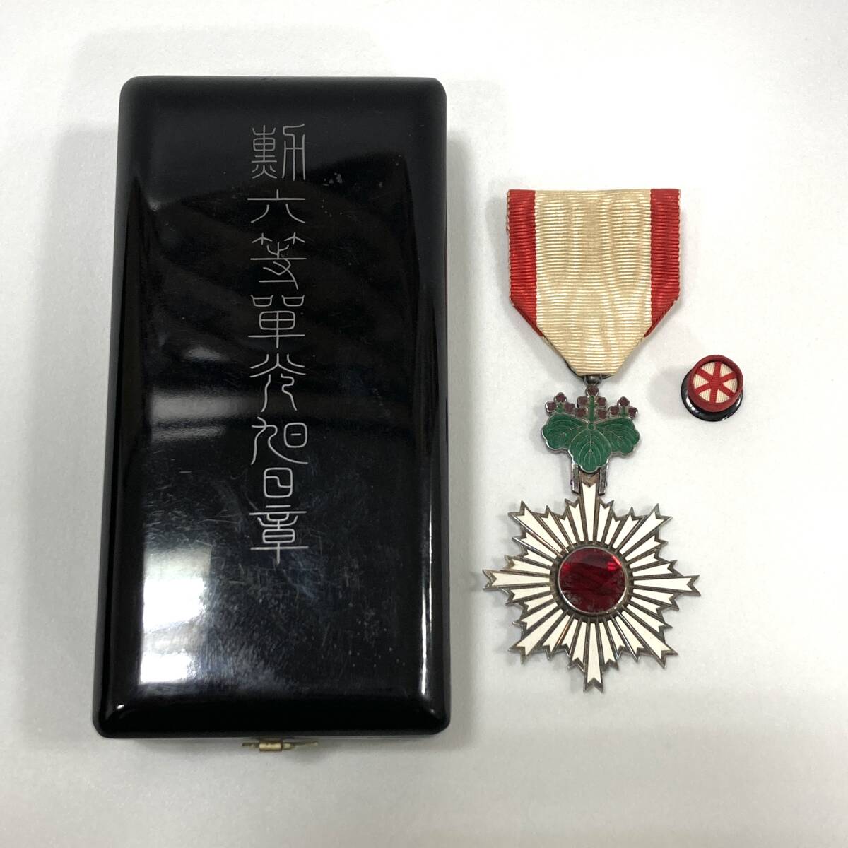 3748 勲六等単光旭日章 現状品 ☆ケース付き 日本国 略章 勲章 3748 勲六等単光旭日章 現状品 ☆ケース付き 日本国 略章 勲章