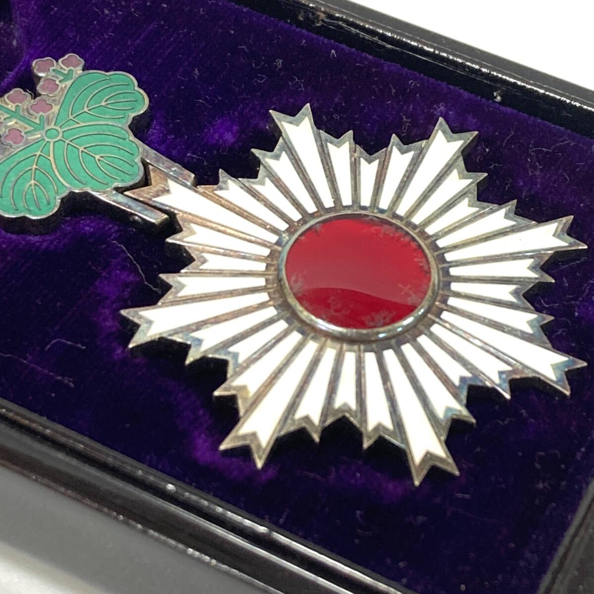 3748 勲六等単光旭日章 現状品 ☆ケース付き 日本国 略章 勲章 3748 勲六等単光旭日章 現状品 ☆ケース付き 日本国 略章 勲章
