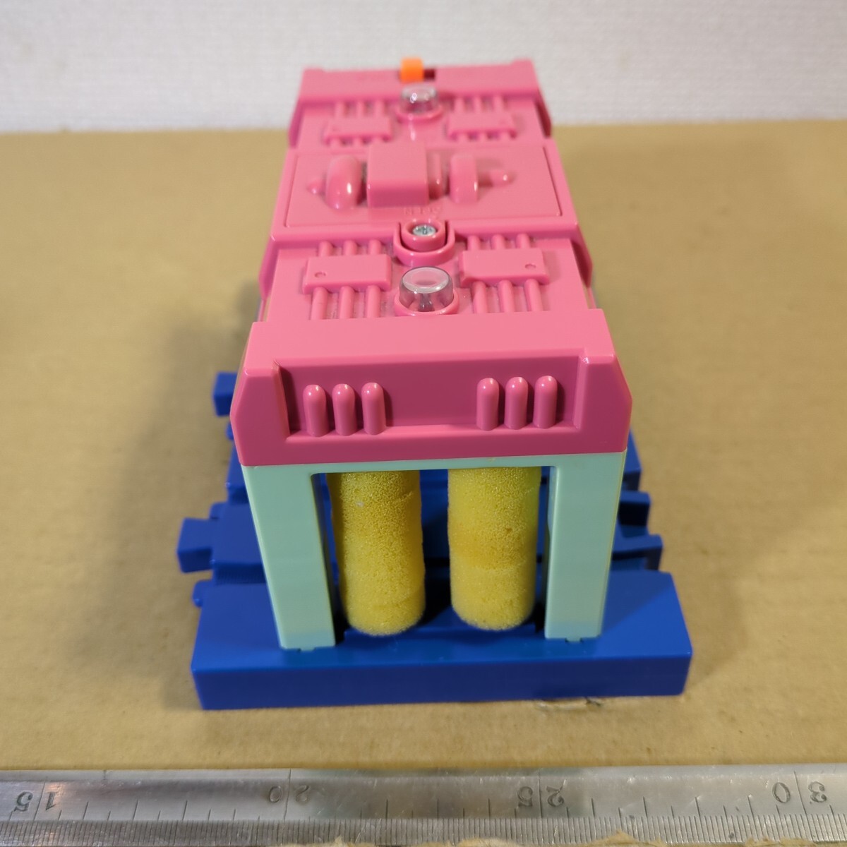 プラレール 洗車場 洗車機 ランプ付き タイ製 情景部品 未チェック 詳細不明 ジャンク扱い TOMY _画像7