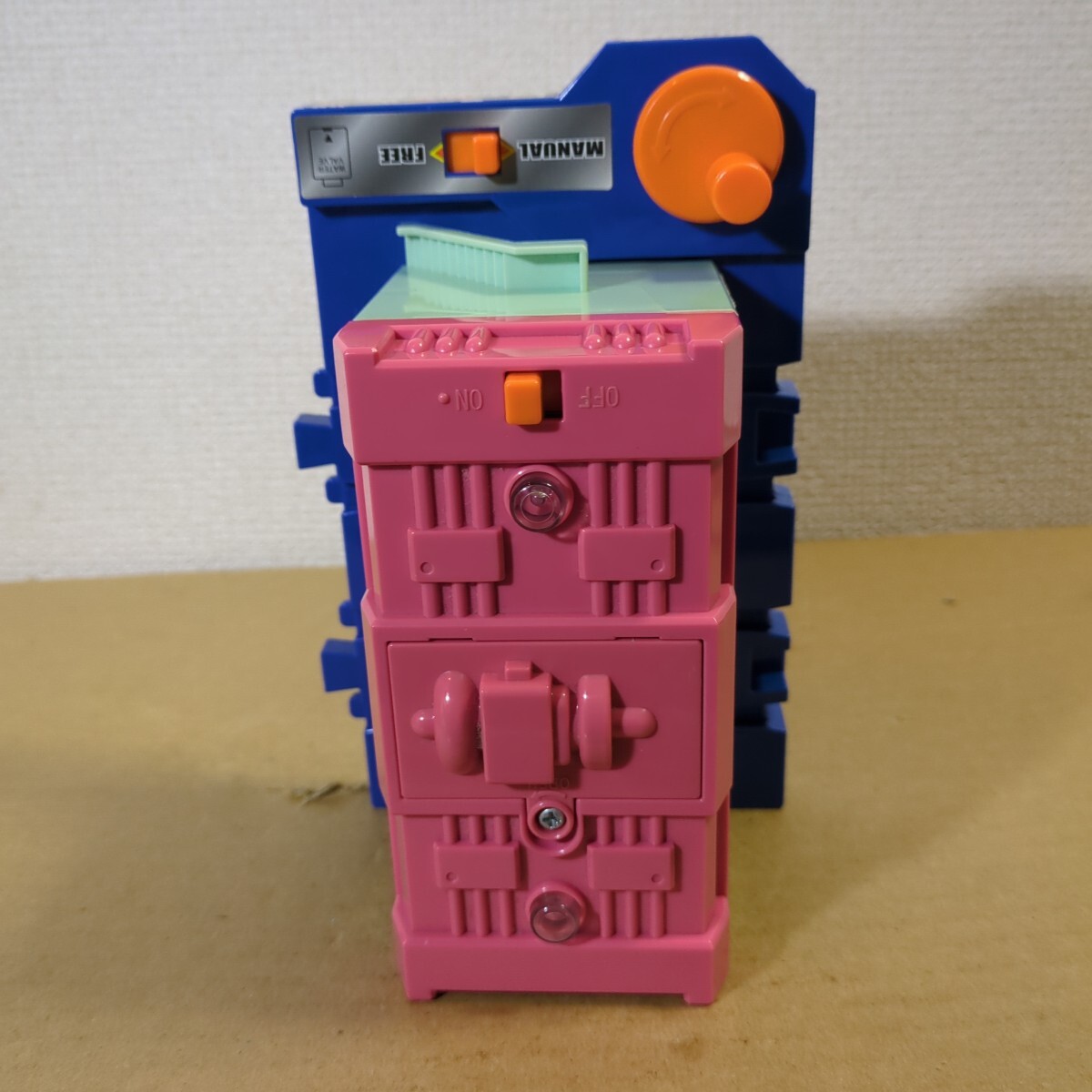 プラレール 洗車場 洗車機 ランプ付き タイ製 情景部品 未チェック 詳細不明 ジャンク扱い TOMY _画像9