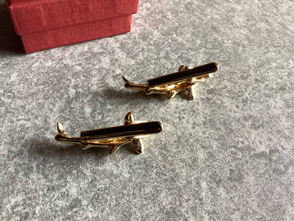 アクセサリー　珍品タイピン2本　魚(ゴールドタイプ)