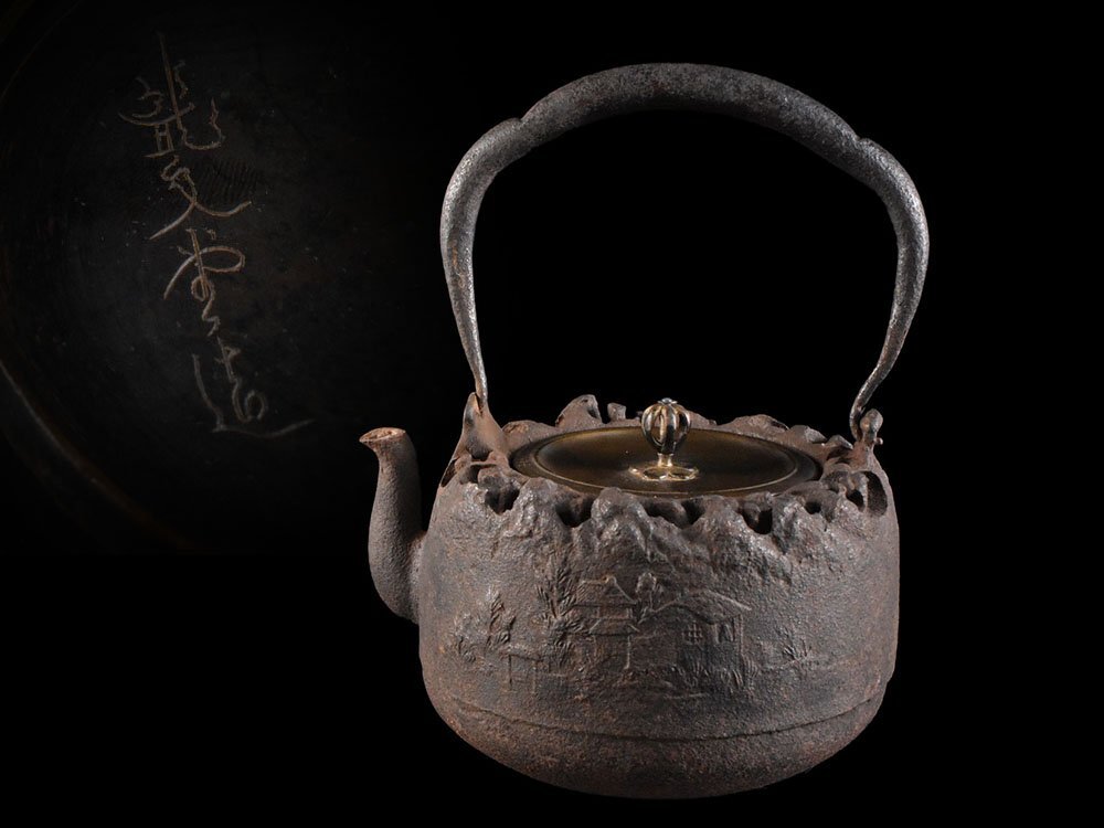 雲】某有名資産家買取品 龍文堂 安之介 楼閣山水彫道安形鉄瓶 高 雲】某有名資産家買取品 龍文堂 安之介 楼閣山水彫道安形鉄瓶 高