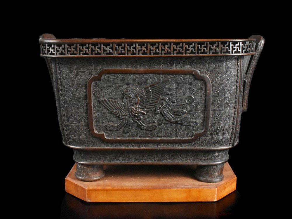 雲】某名家収蔵品 中国古玩 唐物 唐銅 獅子鳳凰紋耳付火鉢 高さ 雲】某名家収蔵品 中国古玩 唐物 唐銅 獅子鳳凰紋耳付火鉢 高さ