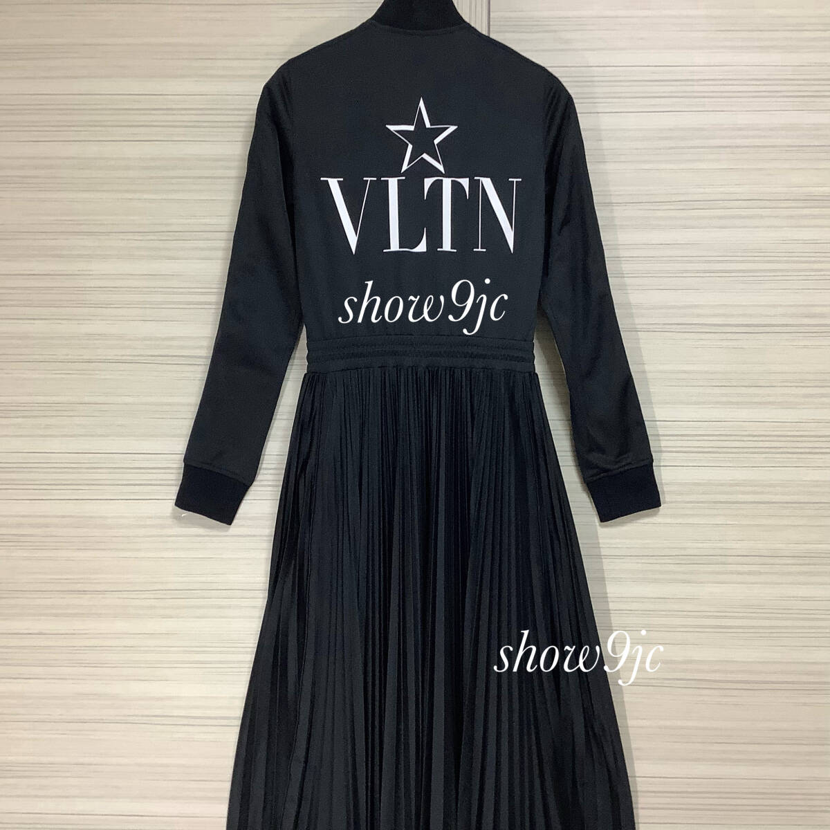 最終【 VALENTINO 】ヴァレンティノ 123㎝丈・ロゴ・ワンピース 最終【 VALENTINO 】ヴァレンティノ 123㎝丈・ロゴ・ワンピース