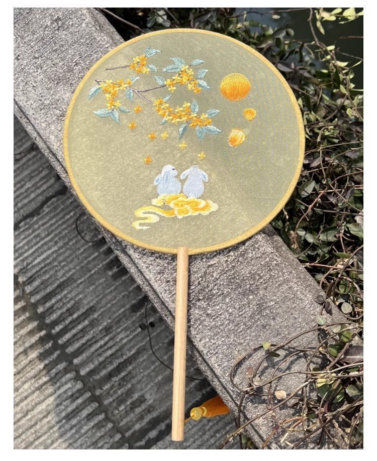 送料無料 刺繍美品 蘇繍 両面刺繍 扇 団扇 うちわ 兎 おすまんす 送料無料 刺繍美品 蘇繍 両面刺繍 扇 団扇 うちわ 兎 おすまんす