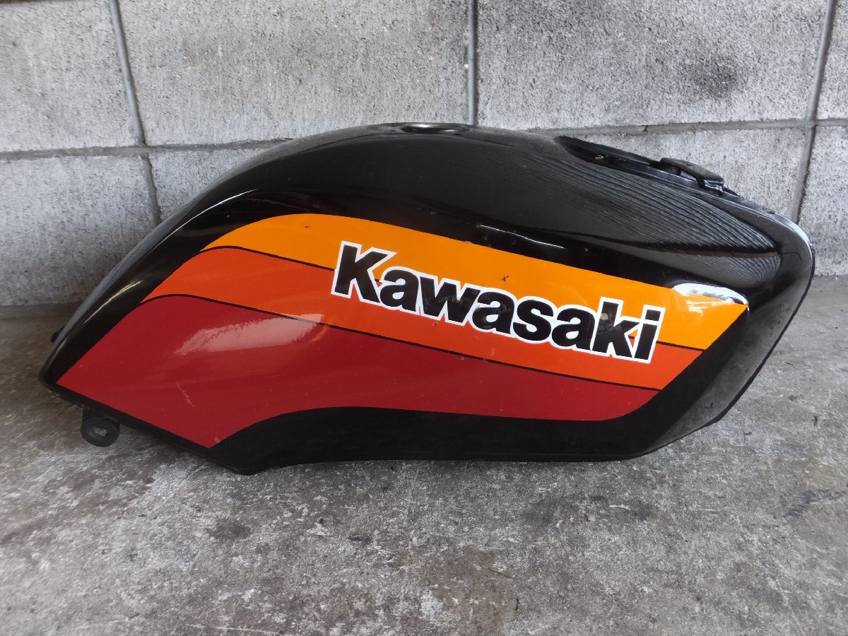 GPz550 GPz400 純正 当時物 ガソリンタンク KAWASAKI 絶版旧車 GPz550 GPz400 純正 当時物 ガソリンタンク KAWASAKI 絶版旧車