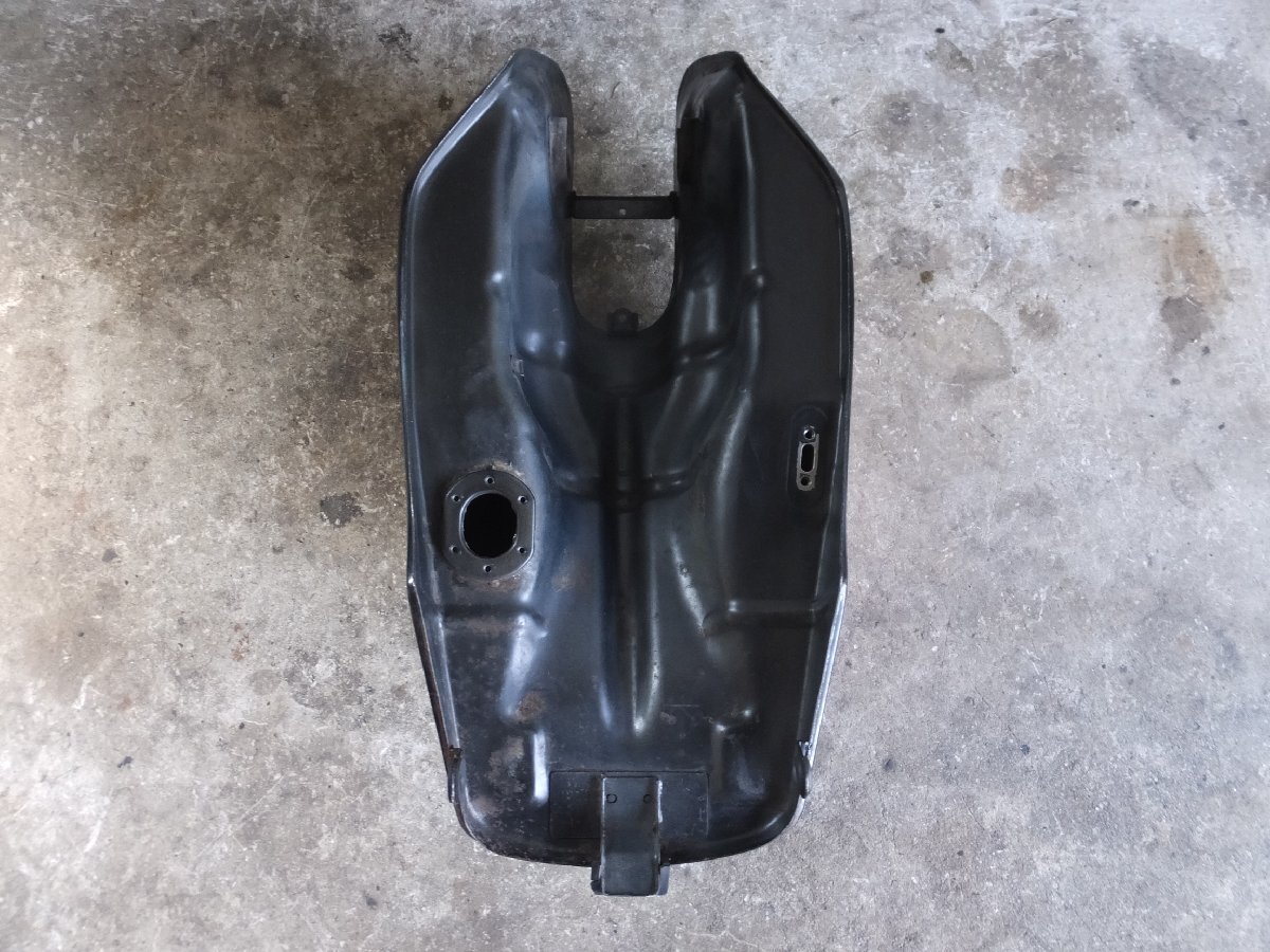 GPz550 GPz400 純正 当時物 ガソリンタンク KAWASAKI 絶版旧車 GPz550 GPz400 純正 当時物 ガソリンタンク KAWASAKI 絶版旧車