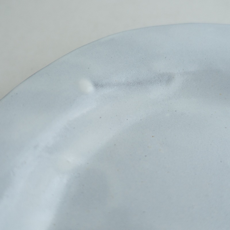 [ прекрасный товар ]teto ceramics Ishii . один * обод plate средний белый блеск * посуда . тарелка автор [ керамика ](wa87-2503-102)[21D52]