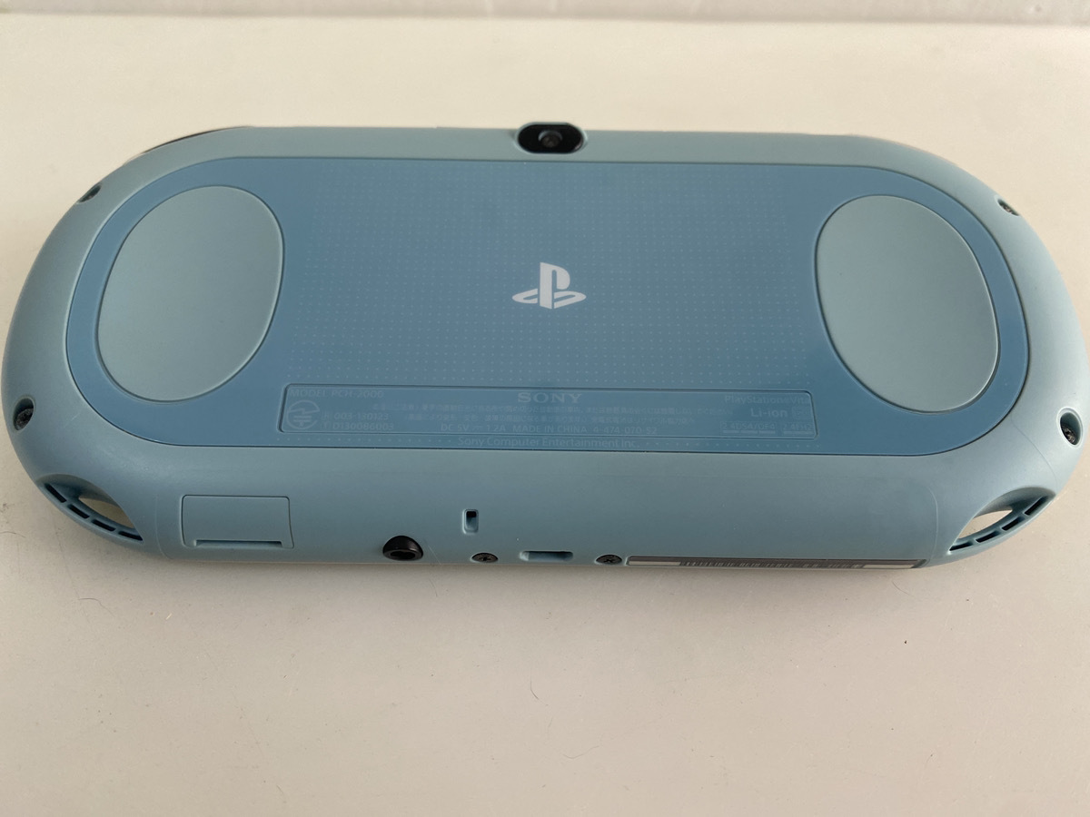 PlayStation Vita Wi-Fiモデル ライトブルー/ホワイト (PCH PlayStation Vita Wi-Fiモデル ライトブルー/ホワイト (PCH