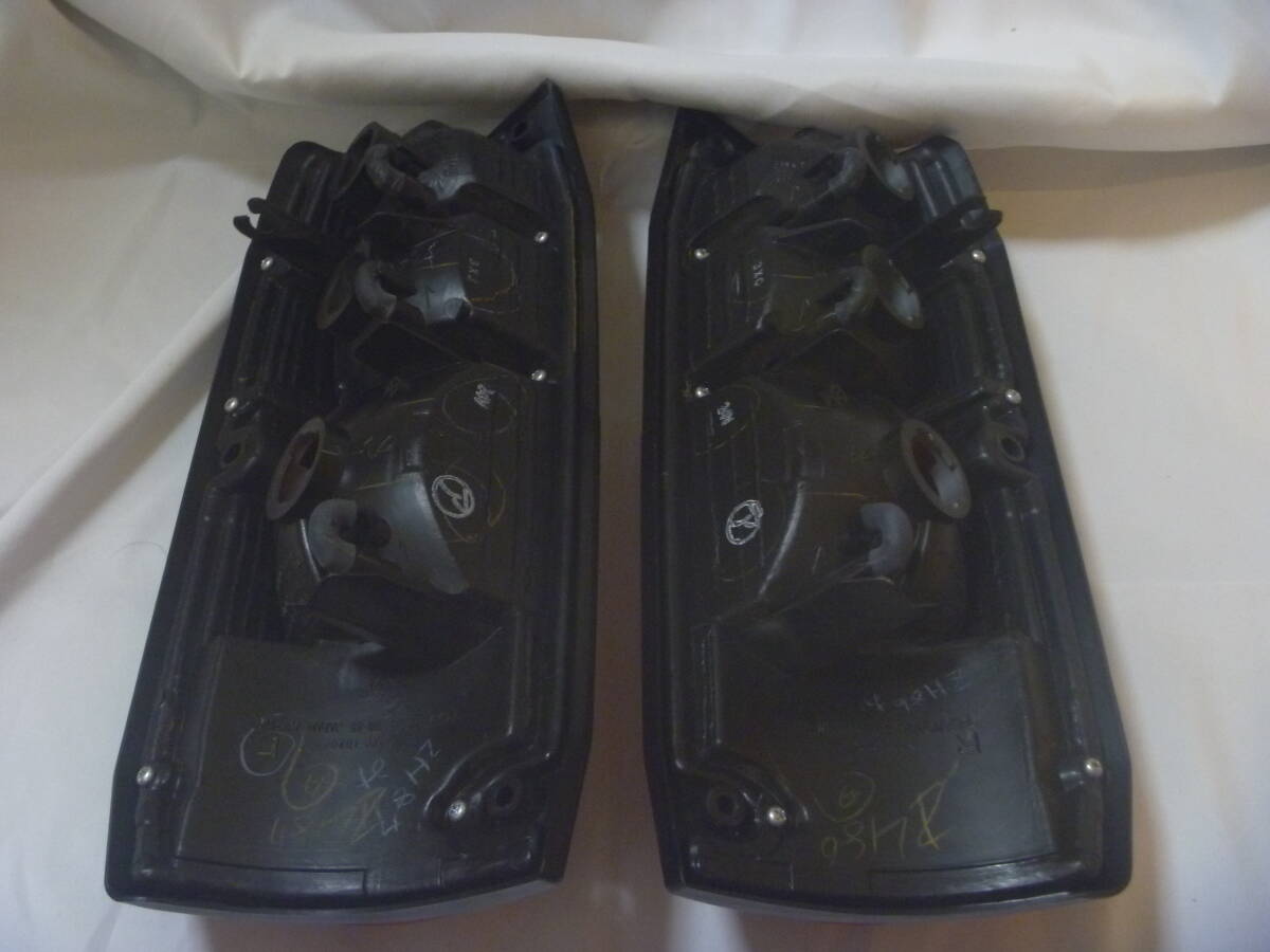 ランドクルーザー70系 HZJ76 テールランプ左右(テールライト ランドクルーザー70系 HZJ76 テールランプ左右(テールライト