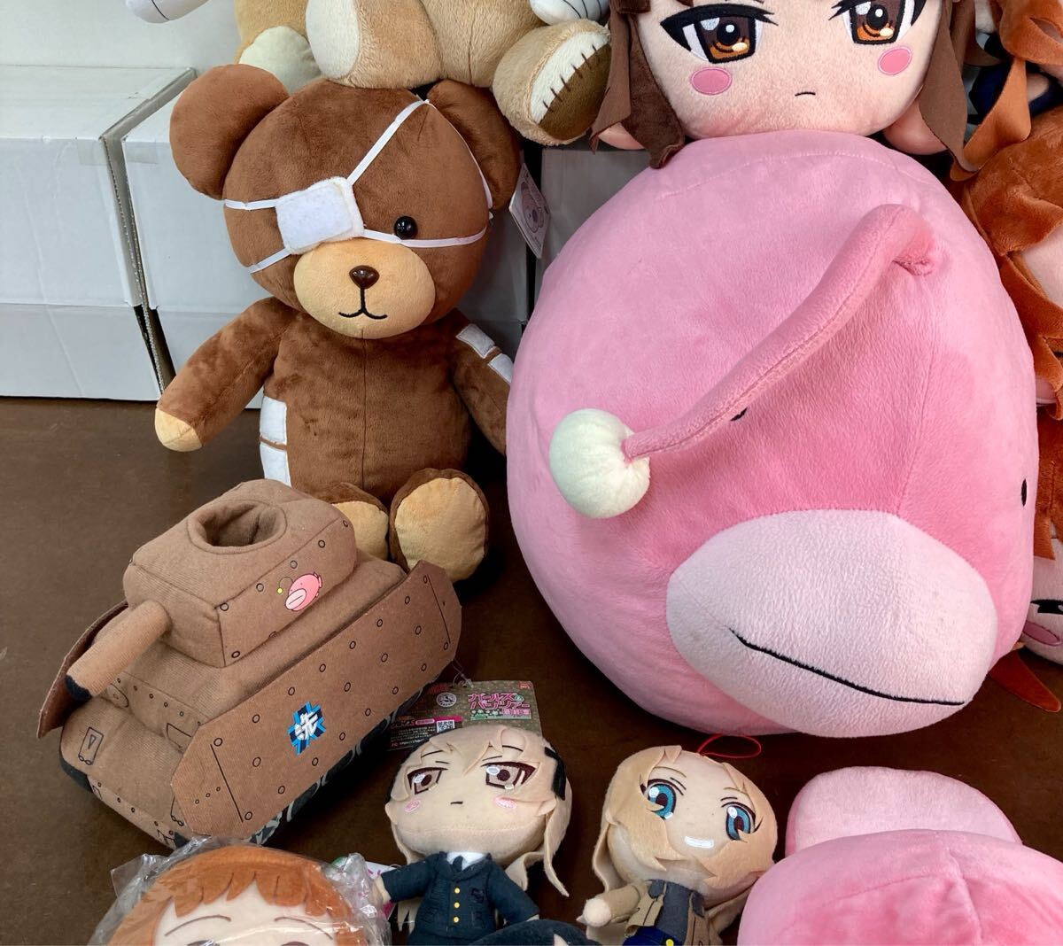RR095) ガールズ&パンツァー ぬいぐるみ グッズ 大量セット RR095) ガールズ&パンツァー ぬいぐるみ グッズ 大量セット