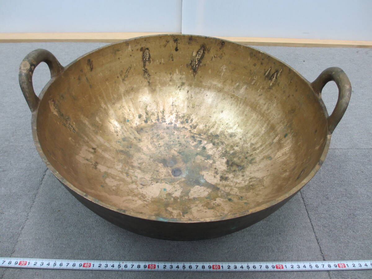 K066【4-27】▽ 純銅製 銅鍋 脚付き 直径約45cm 高さ約18cm 重さ K066【4-27】▽ 純銅製 銅鍋 脚付き 直径約45cm 高さ約18cm 重さ