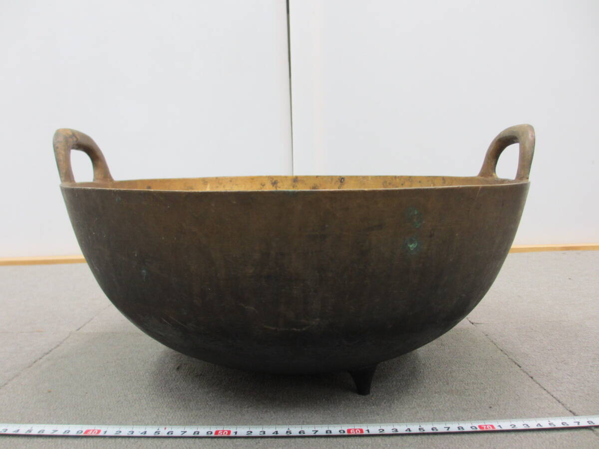 K066【4-27】▽ 純銅製 銅鍋 脚付き 直径約45cm 高さ約18cm 重さ K066【4-27】▽ 純銅製 銅鍋 脚付き 直径約45cm 高さ約18cm 重さ