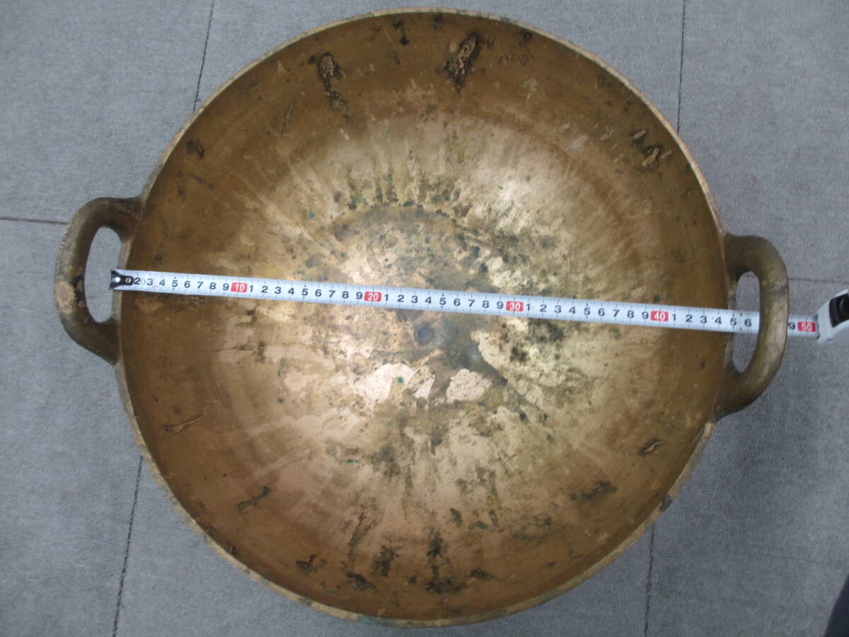 K066【4-27】▽ 純銅製 銅鍋 脚付き 直径約45cm 高さ約18cm 重さ K066【4-27】▽ 純銅製 銅鍋 脚付き 直径約45cm 高さ約18cm 重さ