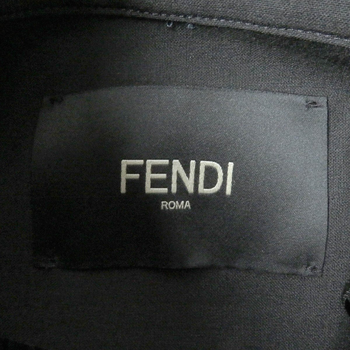 未使用品□FENDI フェンディ 2023年制 FW1145 ロゴワッペン フライフロント 長(zhǎng)袖シャツ ブラック 46 ブルガリア制 正規(guī)品 メンズ